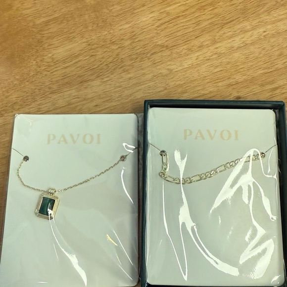 Pavoi 14 K Gold Plated Layered Necklaces with Green Pendant - New In Box - Picture 4 of 4